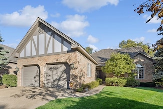 66 Berkshire Ct, Burr Ridge, IL 60527