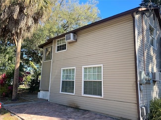 209 20th St E, Bradenton, FL 34208