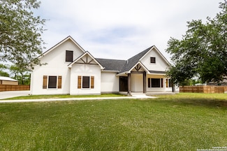 177 E Short Meadow Dr, Lytle, TX 78052