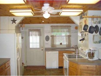 40 Grove St, Turners Falls, MA 01376