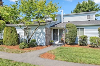 755 Williamsburg Cir, Warwick, RI 02886