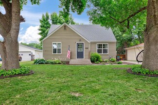 725 8th Ave NE, Waseca, MN 56093