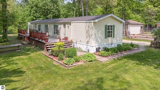 8836 Ora Lake Rd, Hale, MI 48739