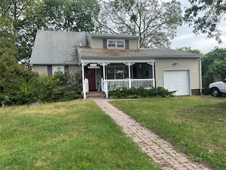 1569 11th St, West Babylon, NY 11704