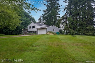 13557 Dunham Rd, Hartland, MI 48353