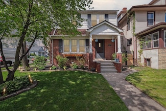 82 Emmons Blvd, Wyandotte, MI 48192