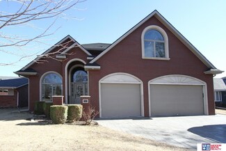 722 Brookside Dr, Lincoln, NE 68528