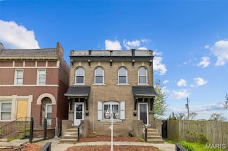 6040 Maple Ave, Saint Louis, MO 63112