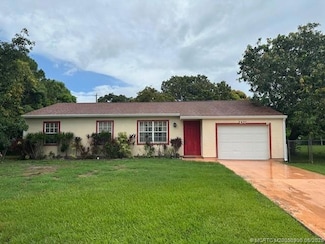 2431 SE Robin Cir, Port Saint Lucie, FL 34952
