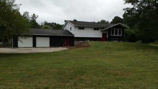6575 E Sternberg Rd, Fruitport, MI 49415