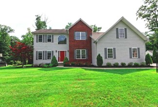 18 Wishing Well Ln, Rexford, NY 12148