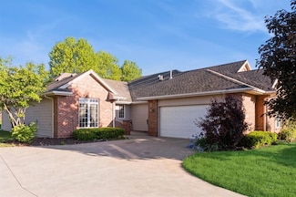 1960 NW 126th St, Clive, IA 50325
