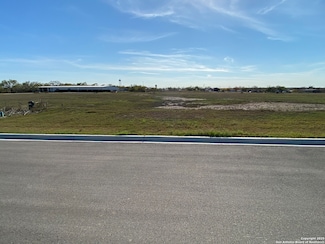 124 Troubadour Ln, Poteet, TX 78065