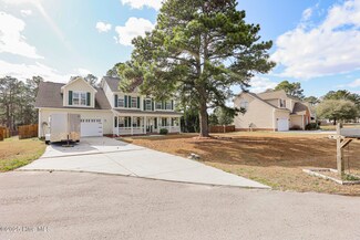 104 Daleview Ct, Richlands, NC 28574