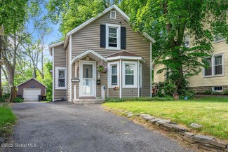 1065 van Antwerp Rd, Schenectady, NY 12309