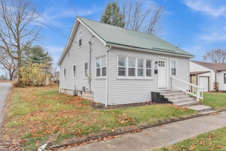 114 Parker Ave, Kendallville, IN 46755