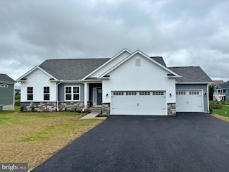1245 Shannon Dr S, Greencastle, PA 17225