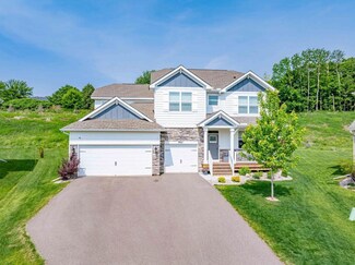 882 Redmond Dr, Carver, MN 55315