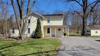 8832 South St, Weedsport, NY 13166