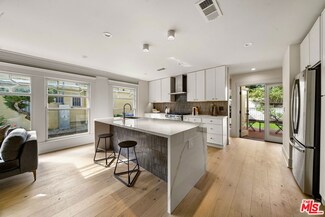 1131 S St Andrews Place, Los Angeles, CA 90019