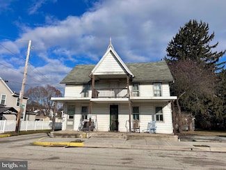 27 E Broadway Ave, Goldsboro, PA 17319