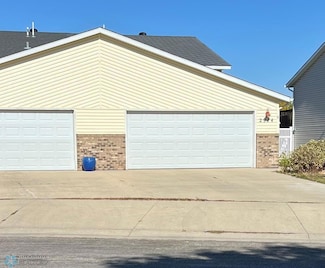 2914 7th Ave N, Moorhead, MN 56560