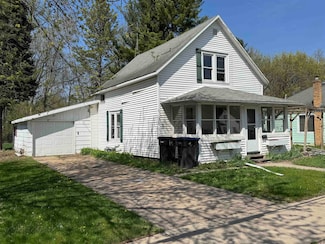 711 E Fulton St, Waupaca, WI 54981