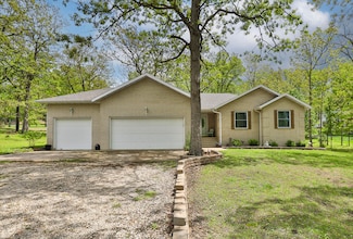 1730 N Pine St, Marshfield, MO 65706