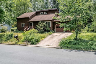 49 Sugarcamp Ln, Stuarts Draft, VA 24477