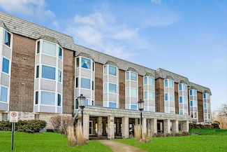 500 Thames Pkwy Unit 1C, Park Ridge, IL 60068