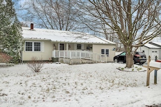 15 Windcrest Dr, Fort Edward, NY 12828