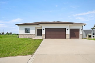 542 Bella St, West Des Moines, IA 50266