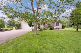889 Martin Rd, Mogadore, OH 44260