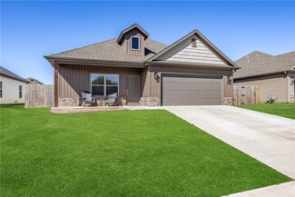 1030 Sunshine Ct, Centerton, AR 72719
