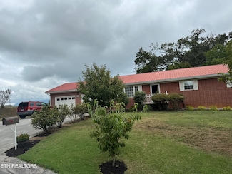 581 Summit Ridge Dr, Newport, TN 37821