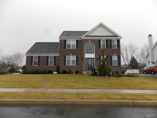 7471 Woodstone Cir, Macungie, PA 18062