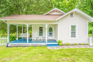 211 E Moore St, Robbins, NC 27325