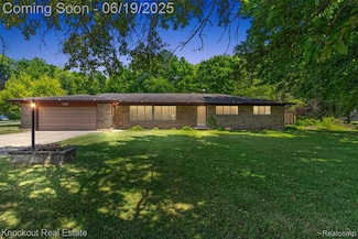 3811 Waltmar Dr, Bridgeport, MI 48722