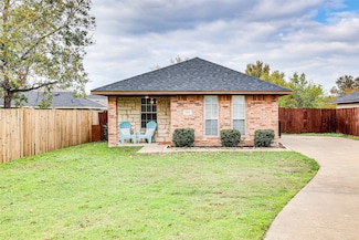 1305 Wyatt St, Waxahachie, TX 75165
