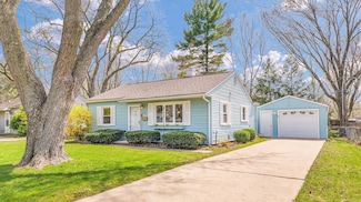 905 E Delaware Ave, Urbana, IL 61801