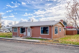 303 W 1st St N, Middleton, ID 83644