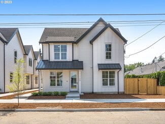 11762 SE Alder St Unit 2, Portland, OR 97216