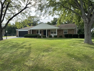 2556 E 269th Rd, Peru, IL 61354