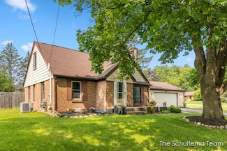 4865 Aylesworth St SE, Grand Rapids, MI 49546