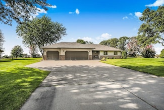 624 Park Ave SE, Pierz, MN 56364