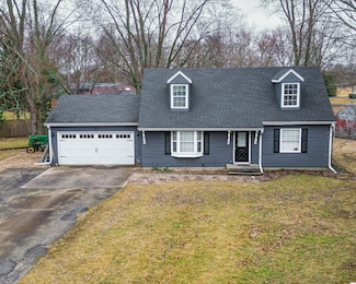 703 W Oda Dr, Mahomet, IL 61853