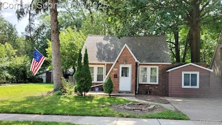 21612 Harper Lake Ave, Saint Clair Shores, MI 48080