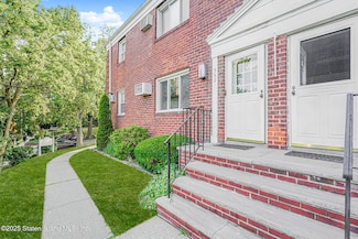 562 Howard Ave Unit A, Staten Island, NY 10301