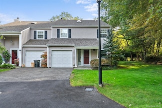 133 Boathouse Ln, Bay Shore, NY 11706