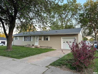 1744 Jackson St, Quincy, IL 62301